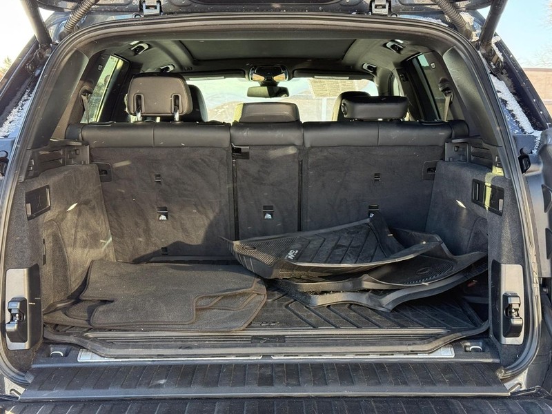 BMW X5 Vehicle Full-screen Gallery Image 10