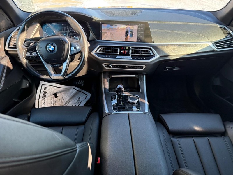 BMW X5 Vehicle Full-screen Gallery Image 13