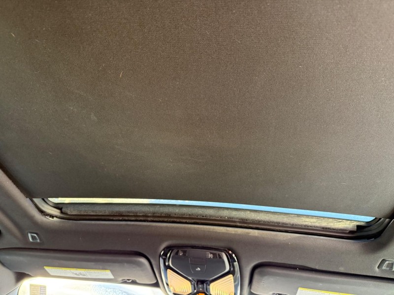 BMW X5 Vehicle Full-screen Gallery Image 15