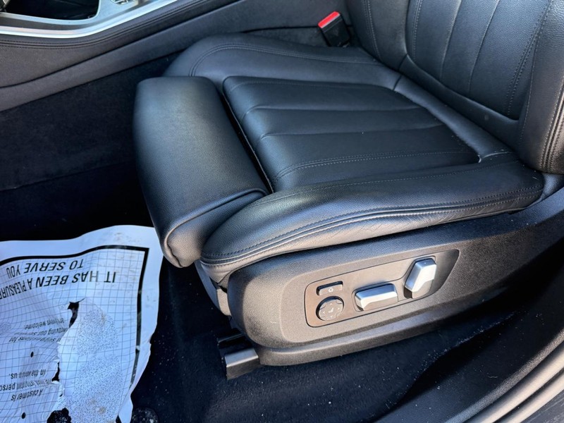 BMW X5 Vehicle Full-screen Gallery Image 18