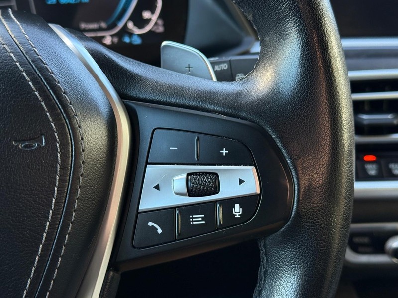 BMW X5 Vehicle Full-screen Gallery Image 22