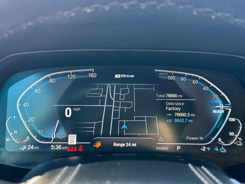 BMW X5 Vehicle Full-screen Gallery Image 23