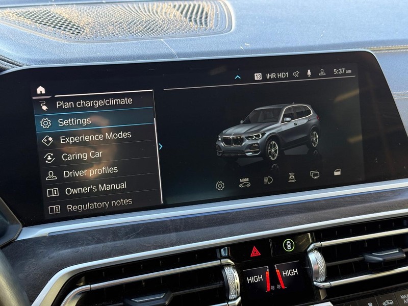 BMW X5 Vehicle Full-screen Gallery Image 24