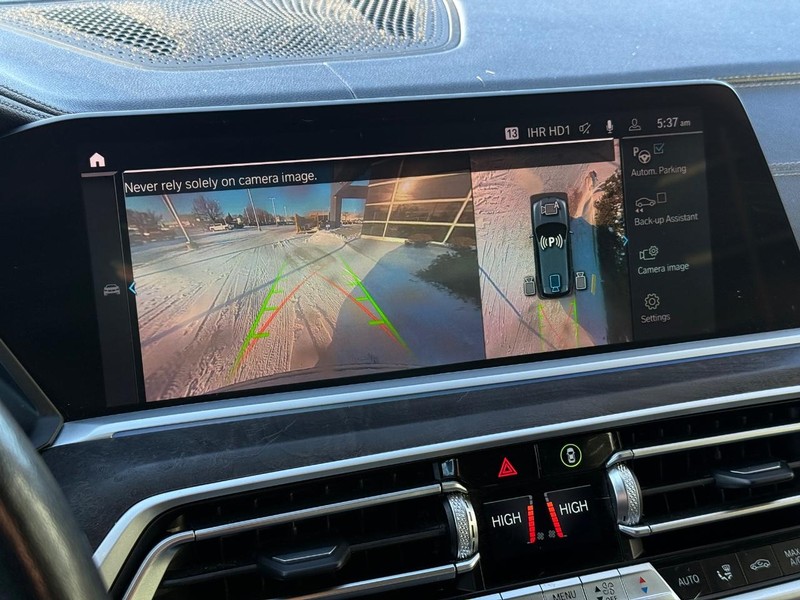 BMW X5 Vehicle Full-screen Gallery Image 25