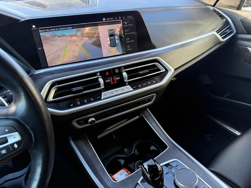 BMW X5 Vehicle Full-screen Gallery Image 26