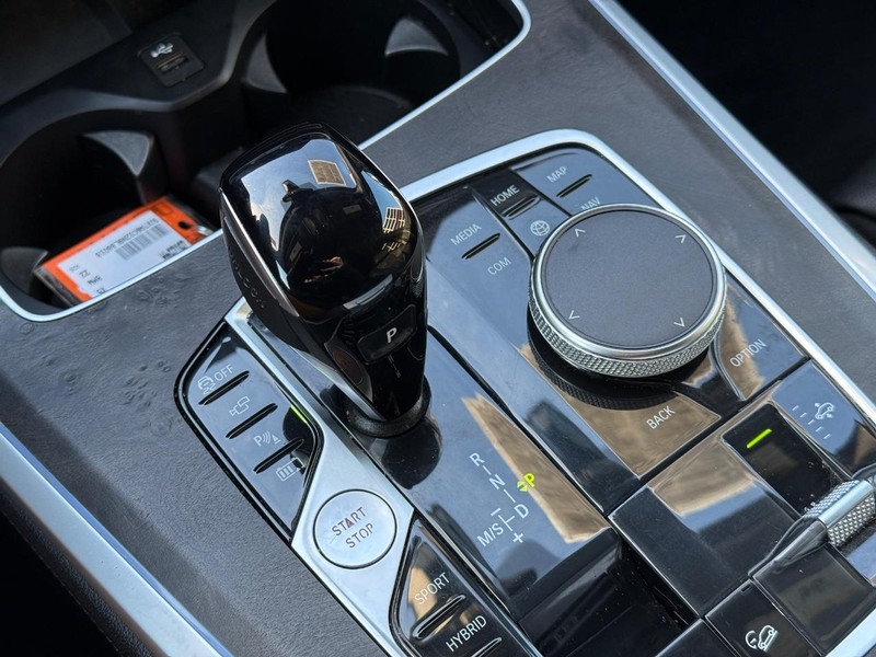 BMW X5 Vehicle Full-screen Gallery Image 27