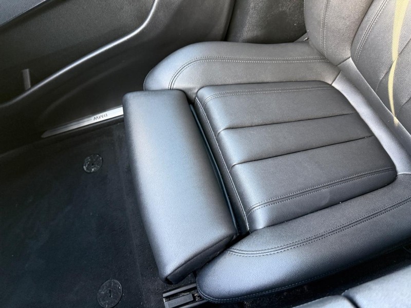 BMW X5 Vehicle Full-screen Gallery Image 28