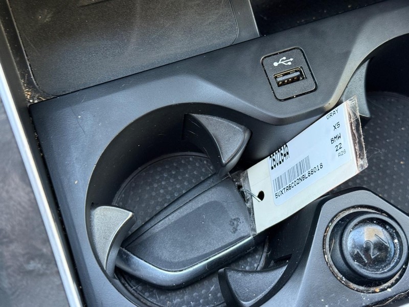 BMW X5 Vehicle Full-screen Gallery Image 31