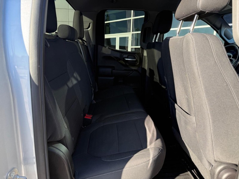 Chevrolet Silverado 1500 Vehicle Full-screen Gallery Image 12