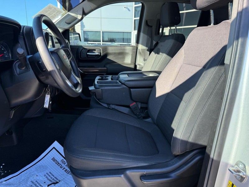 Chevrolet Silverado 1500 Vehicle Full-screen Gallery Image 16