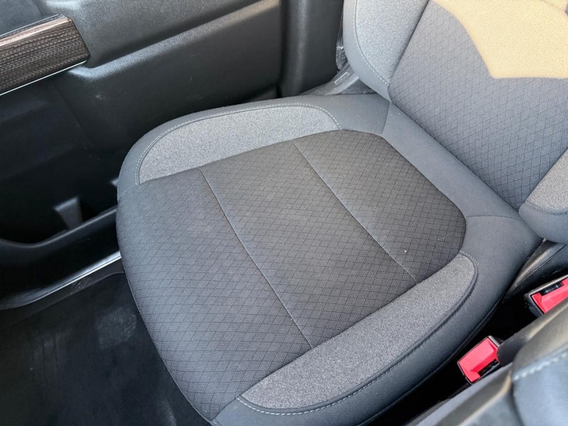 Chevrolet Silverado 1500 Vehicle Full-screen Gallery Image 26