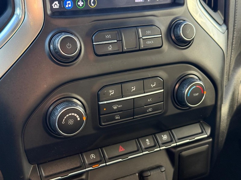 Chevrolet Silverado 1500 Vehicle Full-screen Gallery Image 27