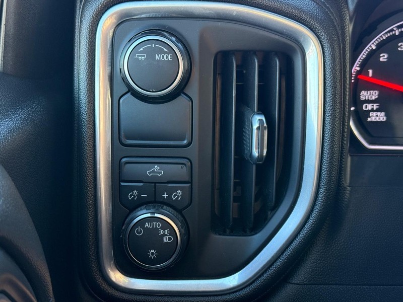 Chevrolet Silverado 1500 Vehicle Full-screen Gallery Image 28