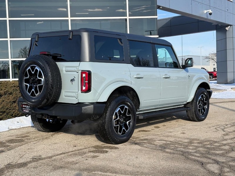 Ford Bronco Vehicle Full-screen Gallery Image 03
