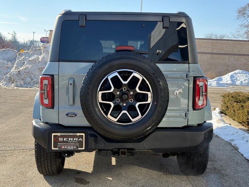 Ford Bronco Vehicle Full-screen Gallery Image 04