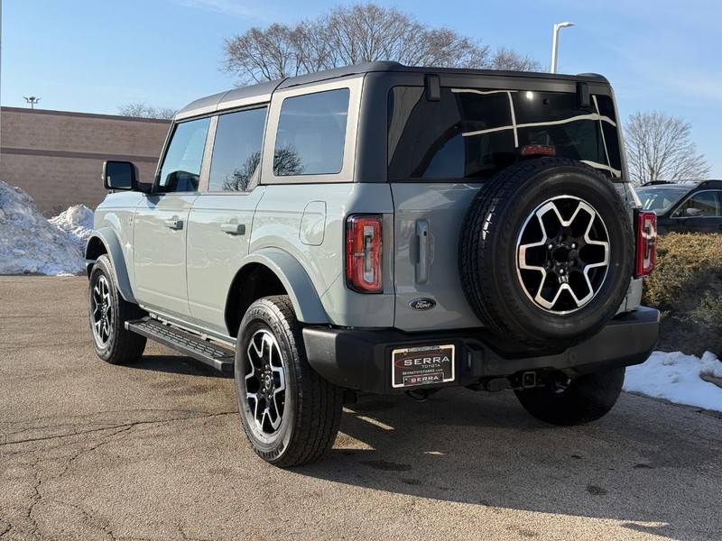 Ford Bronco Vehicle Full-screen Gallery Image 05