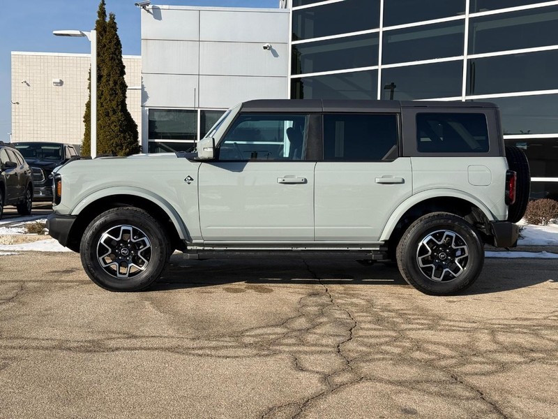 Ford Bronco Vehicle Full-screen Gallery Image 06
