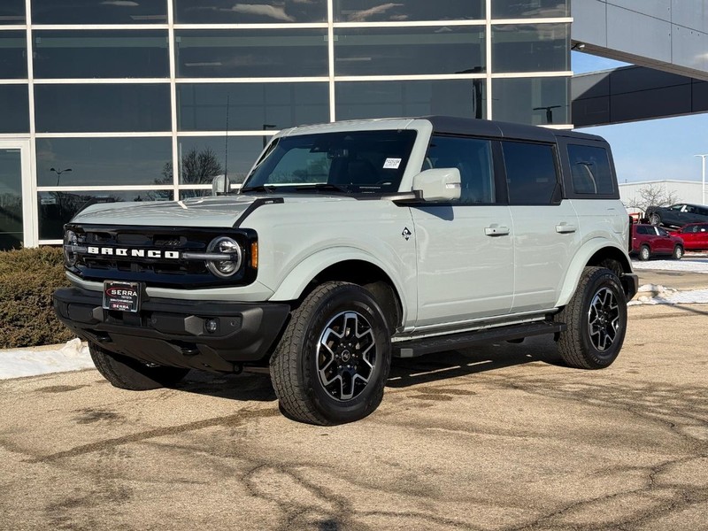 Ford Bronco Vehicle Full-screen Gallery Image 07