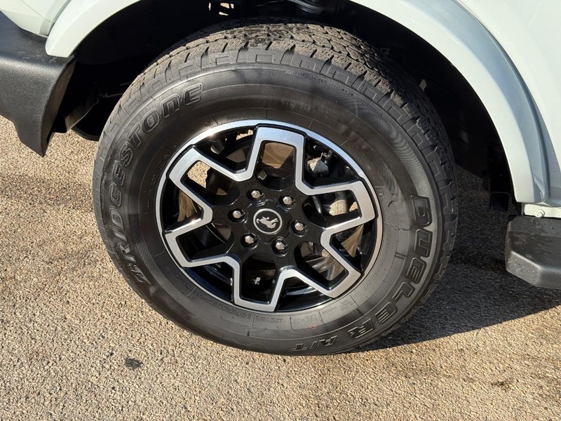 Ford Bronco Vehicle Full-screen Gallery Image 10