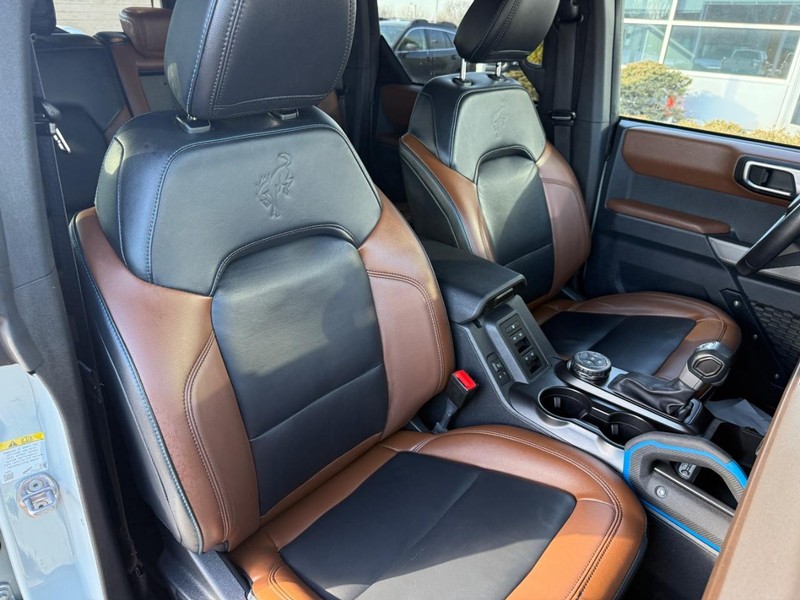 Ford Bronco Vehicle Full-screen Gallery Image 11