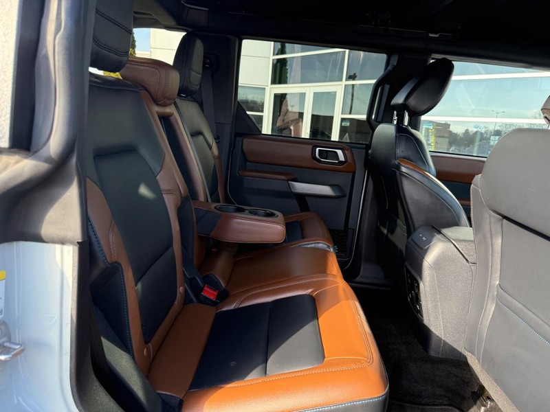 Ford Bronco Vehicle Full-screen Gallery Image 12