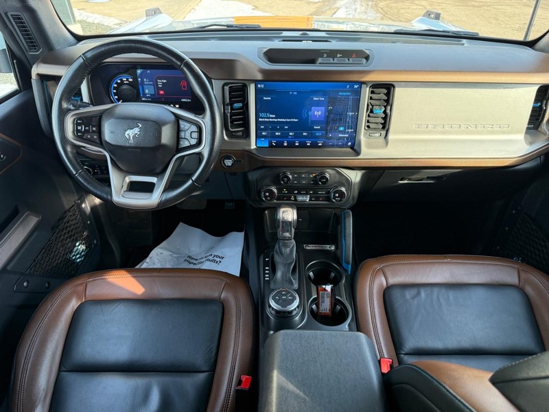 Ford Bronco Vehicle Full-screen Gallery Image 13