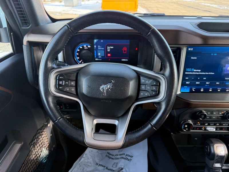 Ford Bronco Vehicle Full-screen Gallery Image 14