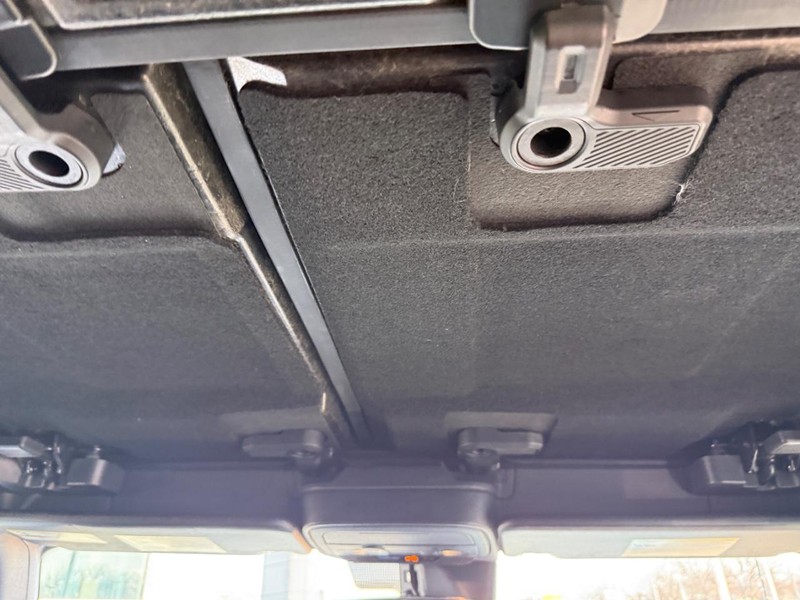 Ford Bronco Vehicle Full-screen Gallery Image 15