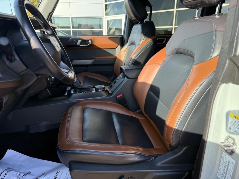 Ford Bronco Vehicle Full-screen Gallery Image 16