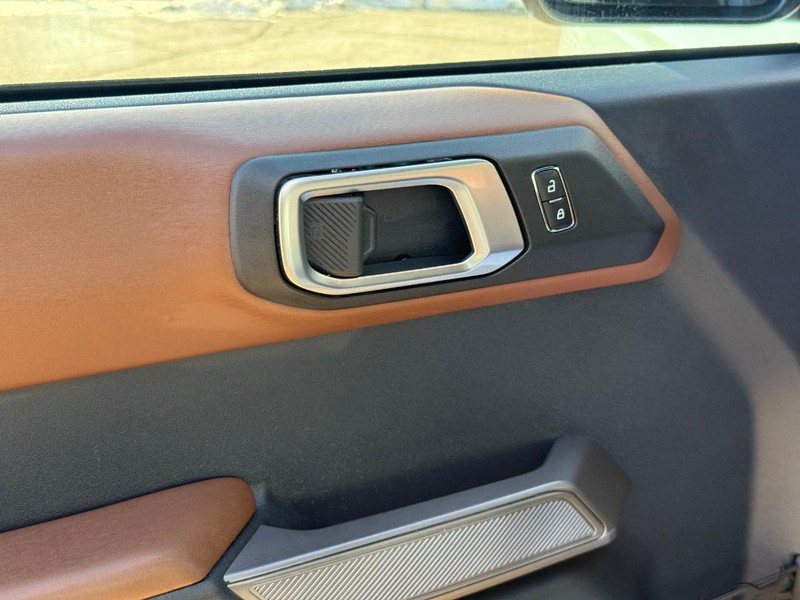 Ford Bronco Vehicle Full-screen Gallery Image 18