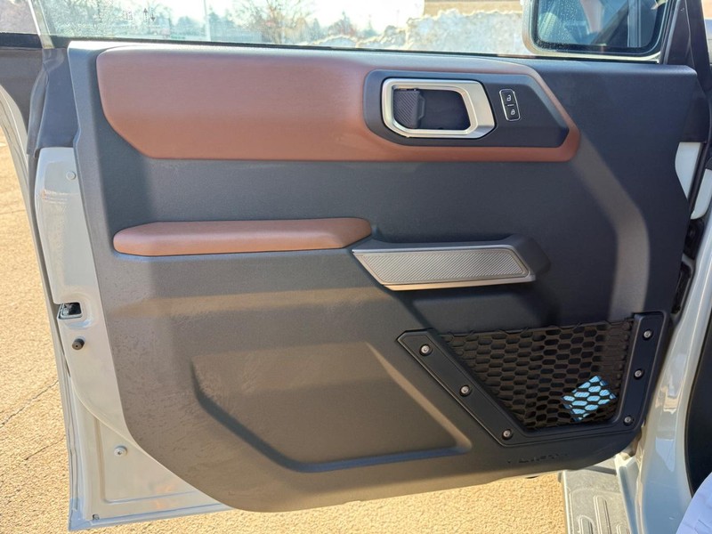 Ford Bronco Vehicle Full-screen Gallery Image 19