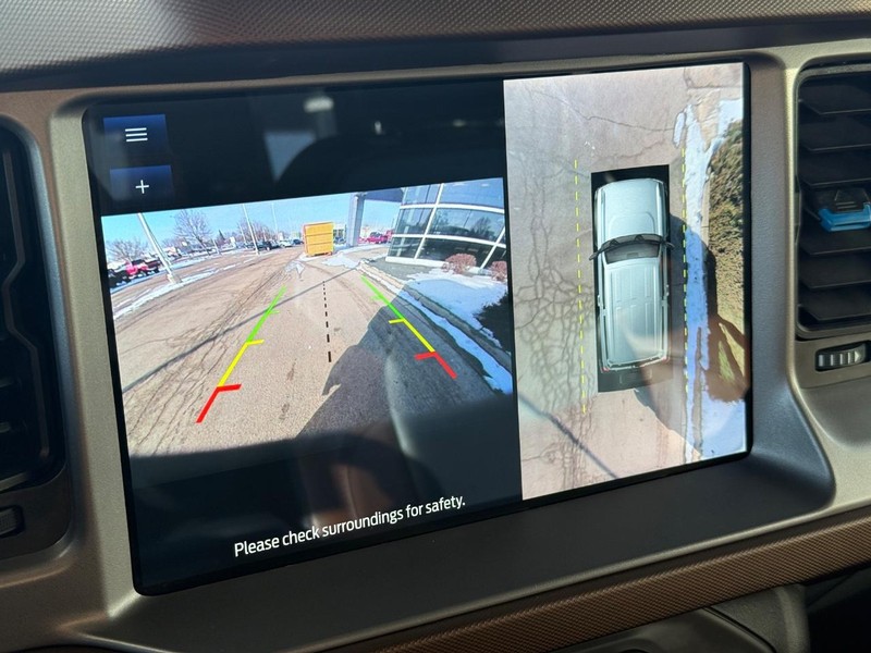 Ford Bronco Vehicle Full-screen Gallery Image 24