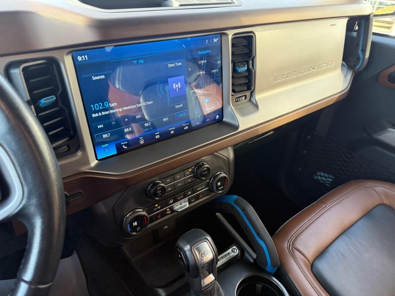 Ford Bronco Vehicle Full-screen Gallery Image 25