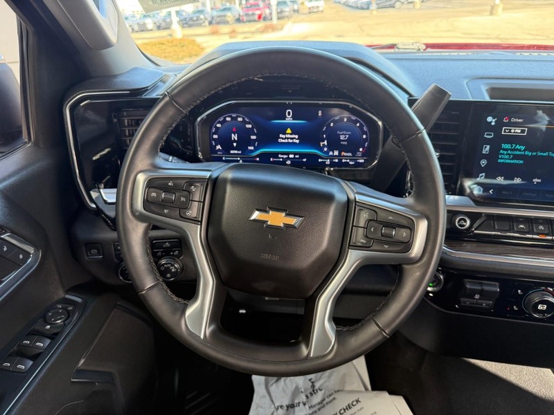 Chevrolet Silverado 1500 Vehicle Full-screen Gallery Image 14