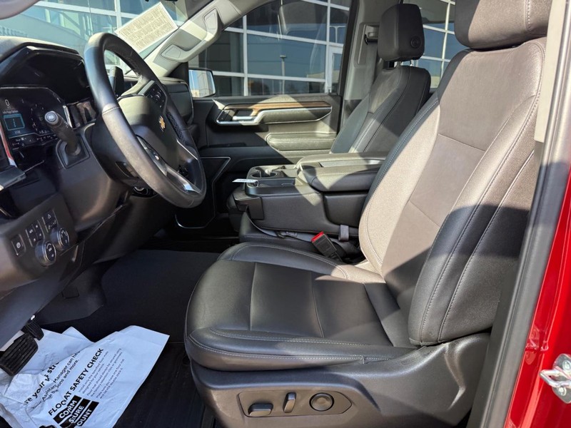 Chevrolet Silverado 1500 Vehicle Full-screen Gallery Image 16