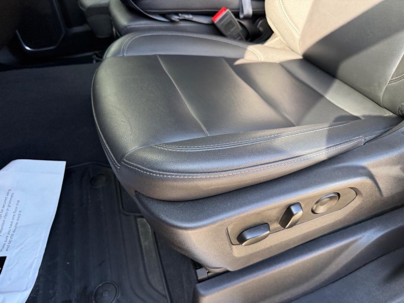 Chevrolet Silverado 1500 Vehicle Full-screen Gallery Image 17