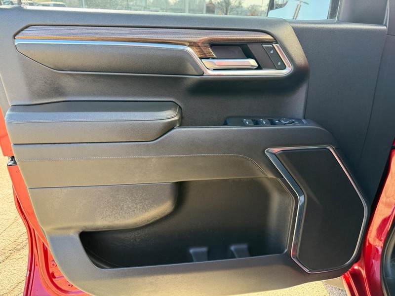 Chevrolet Silverado 1500 Vehicle Full-screen Gallery Image 19