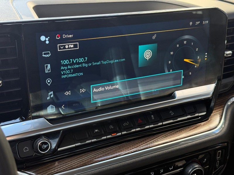 Chevrolet Silverado 1500 Vehicle Full-screen Gallery Image 23