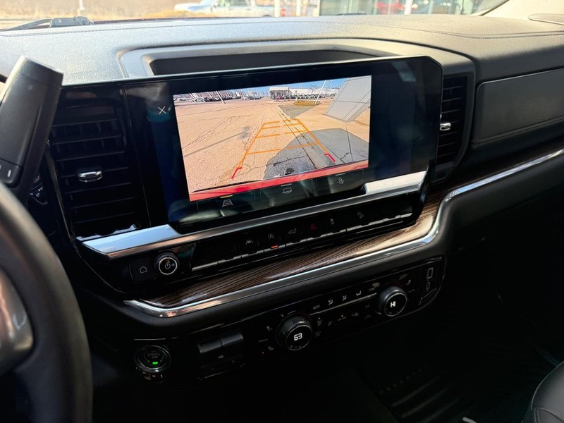 Chevrolet Silverado 1500 Vehicle Full-screen Gallery Image 25