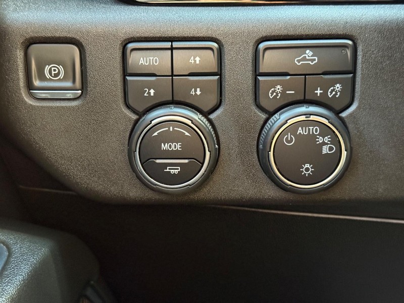 Chevrolet Silverado 1500 Vehicle Full-screen Gallery Image 28