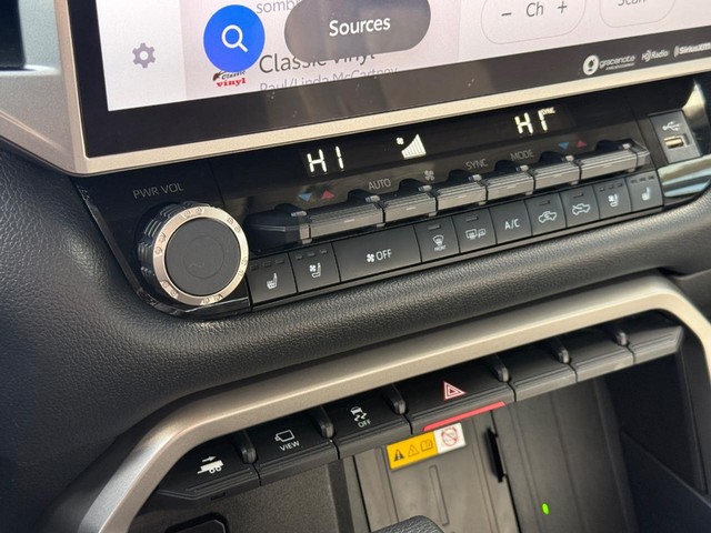 2024 Toyota Tundra Limited - Photo 29