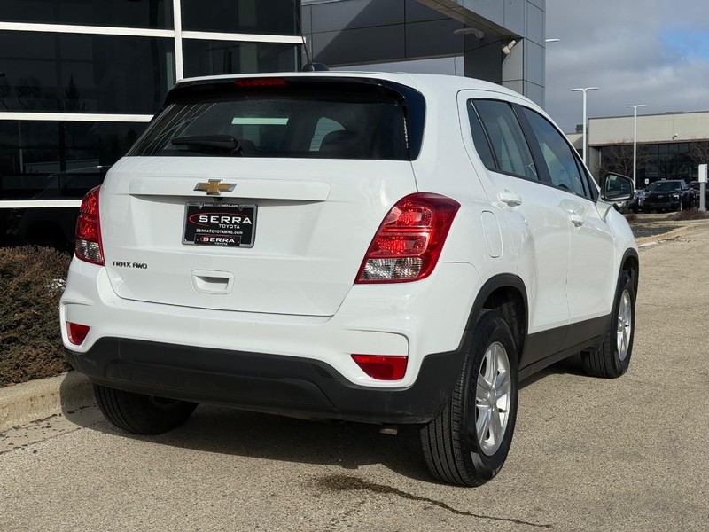 Chevrolet Trax Vehicle Full-screen Gallery Image 02