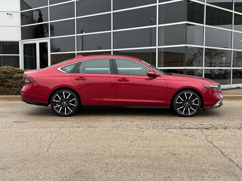 Honda Accord Hybrid Vehicle Full-screen Gallery Image 02