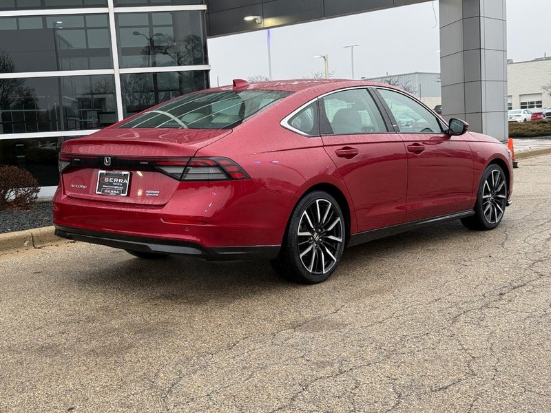 Honda Accord Hybrid Vehicle Full-screen Gallery Image 03