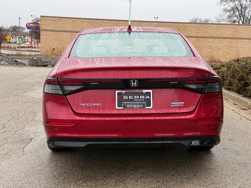 Honda Accord Hybrid Vehicle Full-screen Gallery Image 04