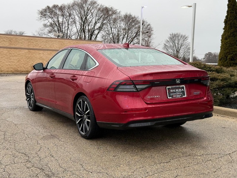 Honda Accord Hybrid Vehicle Full-screen Gallery Image 05