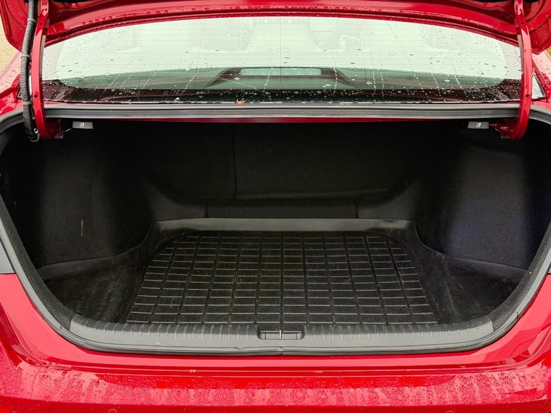 Honda Accord Hybrid Vehicle Full-screen Gallery Image 09