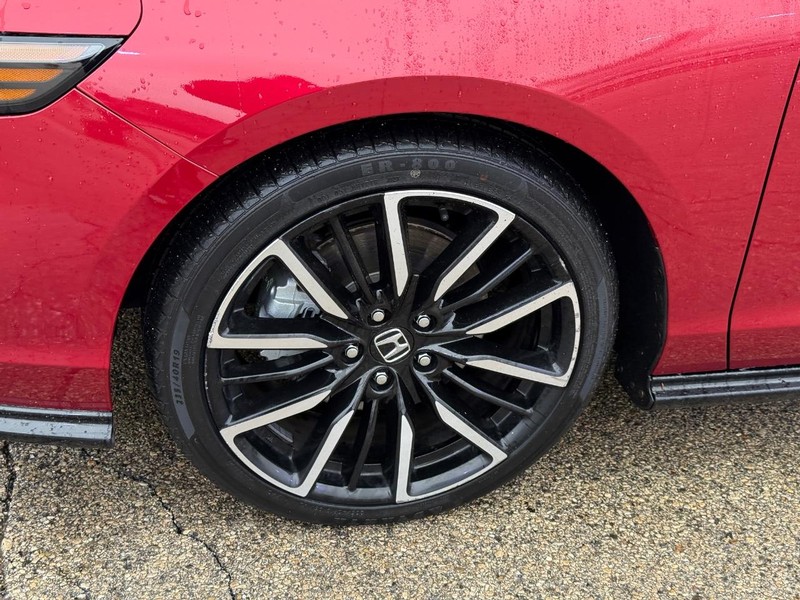 Honda Accord Hybrid Vehicle Full-screen Gallery Image 10