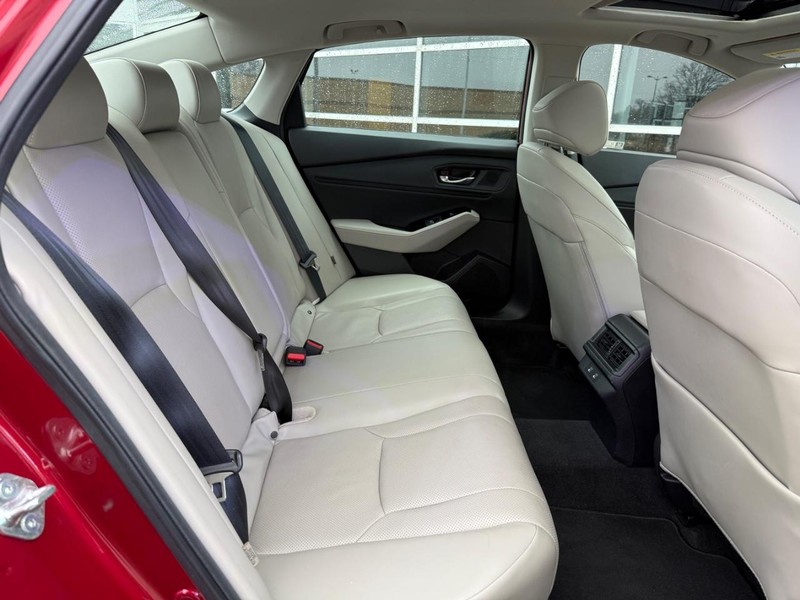 Honda Accord Hybrid Vehicle Full-screen Gallery Image 12