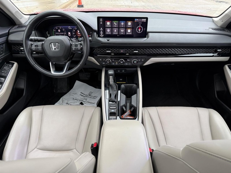 Honda Accord Hybrid Vehicle Full-screen Gallery Image 13